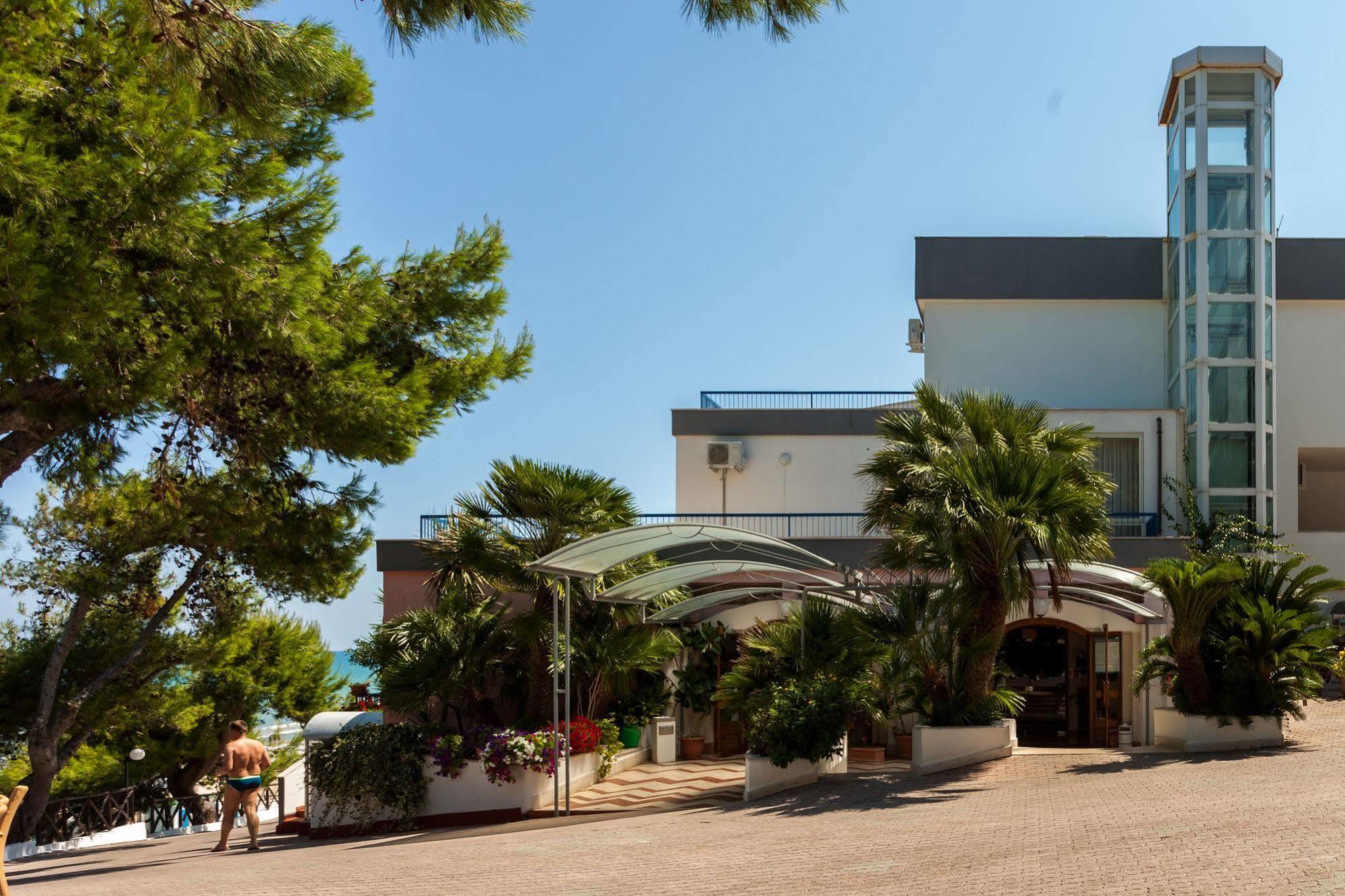 Hotel Baia Santa Barbara Rodi Garganico Exterior foto